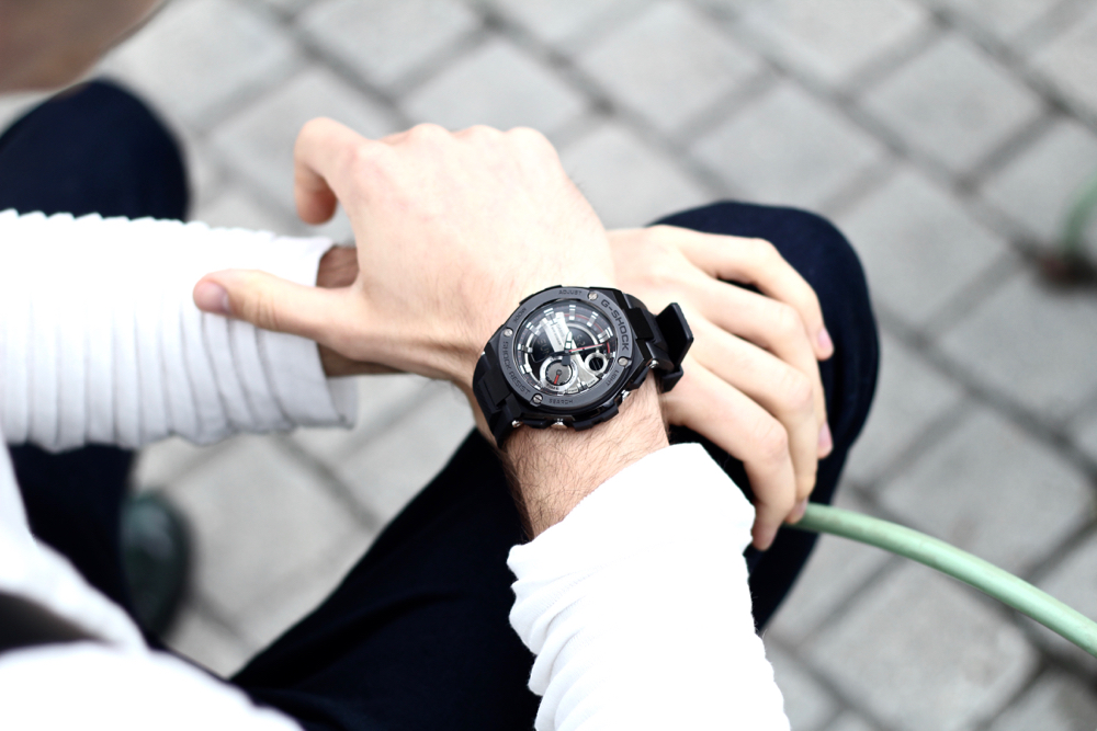 BLOG-MODE-HOMME-style-masculin-gshock-casio-montre-silicone-luxe-chrono-rains-sac-mocassin-churchs-zip-jeans-mec-bordeaux-paris-minimal-été