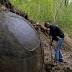 Cientistas ficam intrigados com descoberta de esfera misteriosa de ferro maciço em floresta européia