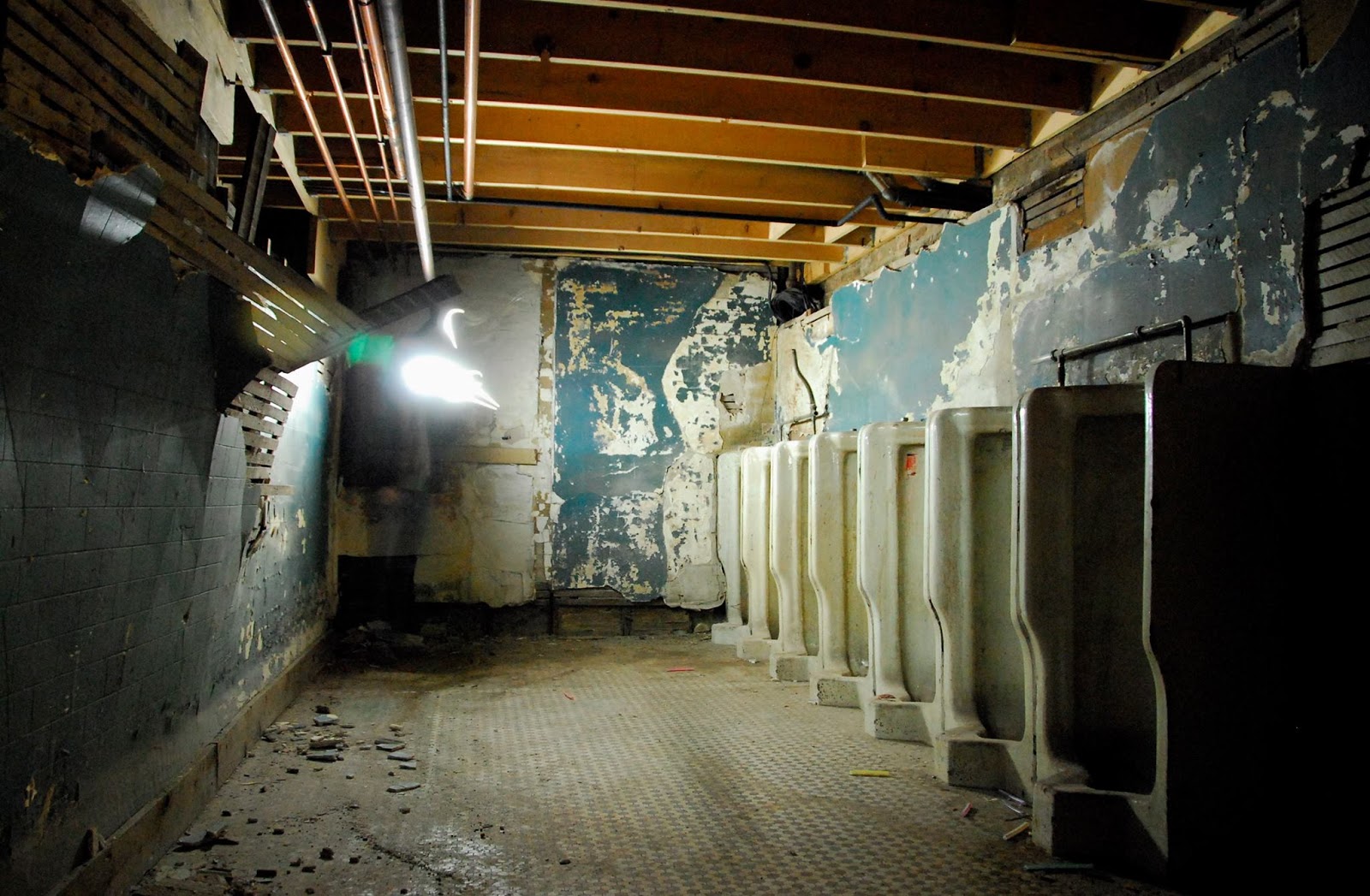 MATT TUTEUR PHOTOGRAPHY CHICAGO'S ABANDONED REMNANTS Capone Bathroom