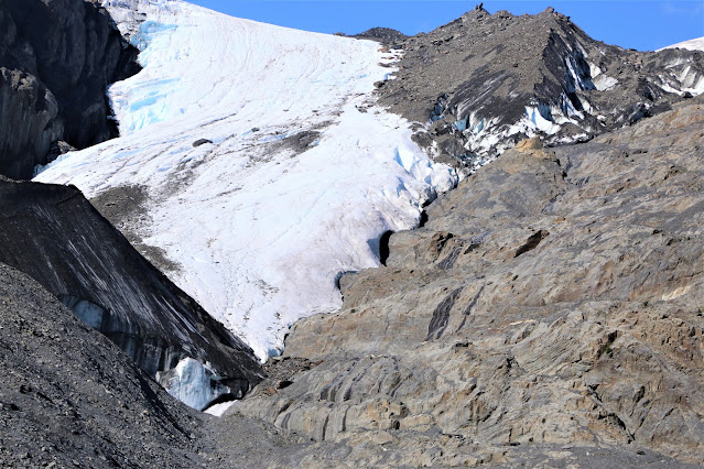 Zoom in view of Worthington Glacier