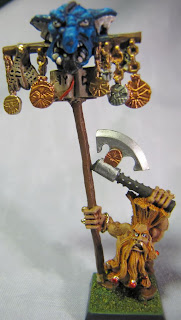 Dwarf Slayer Standard Bearer model
