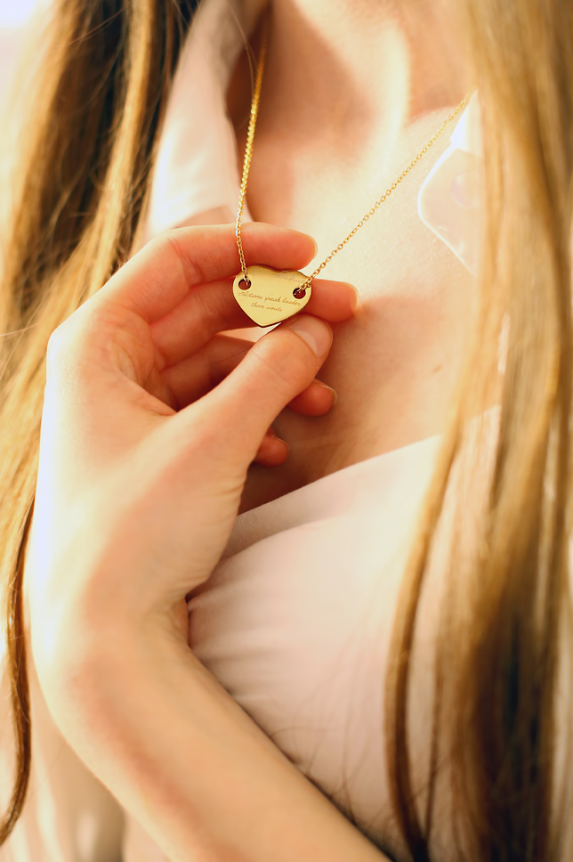 gold necklace złoty naszyjnik z sercem złoty naszyjnik serce stylizacja