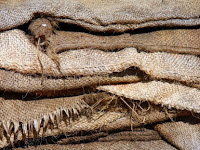 Apa Bedanya Karung Plastik dengan Karung Goni? Apa Bedanya Karung Plastik dengan Karung Goni?