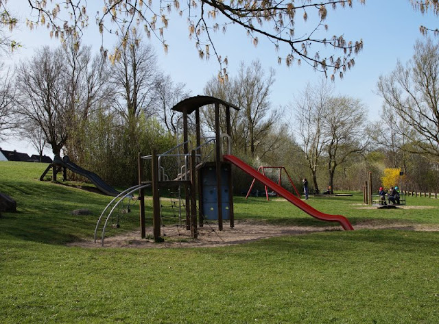 Kinder brauchen Abenteuer! Zwei spannende Abenteuer-Spielplätze in der näheren Umgebung von Kiel. Auf Küstenkidsunterwegs stelle ich Euch den Robinson-Spielplatz am Postsee in Preetz und das Kinderabenteuerland Wendtorf samt Naturerlebnisraum vor, beides ganz besondere Spielplätze für Kinder und Eltern.