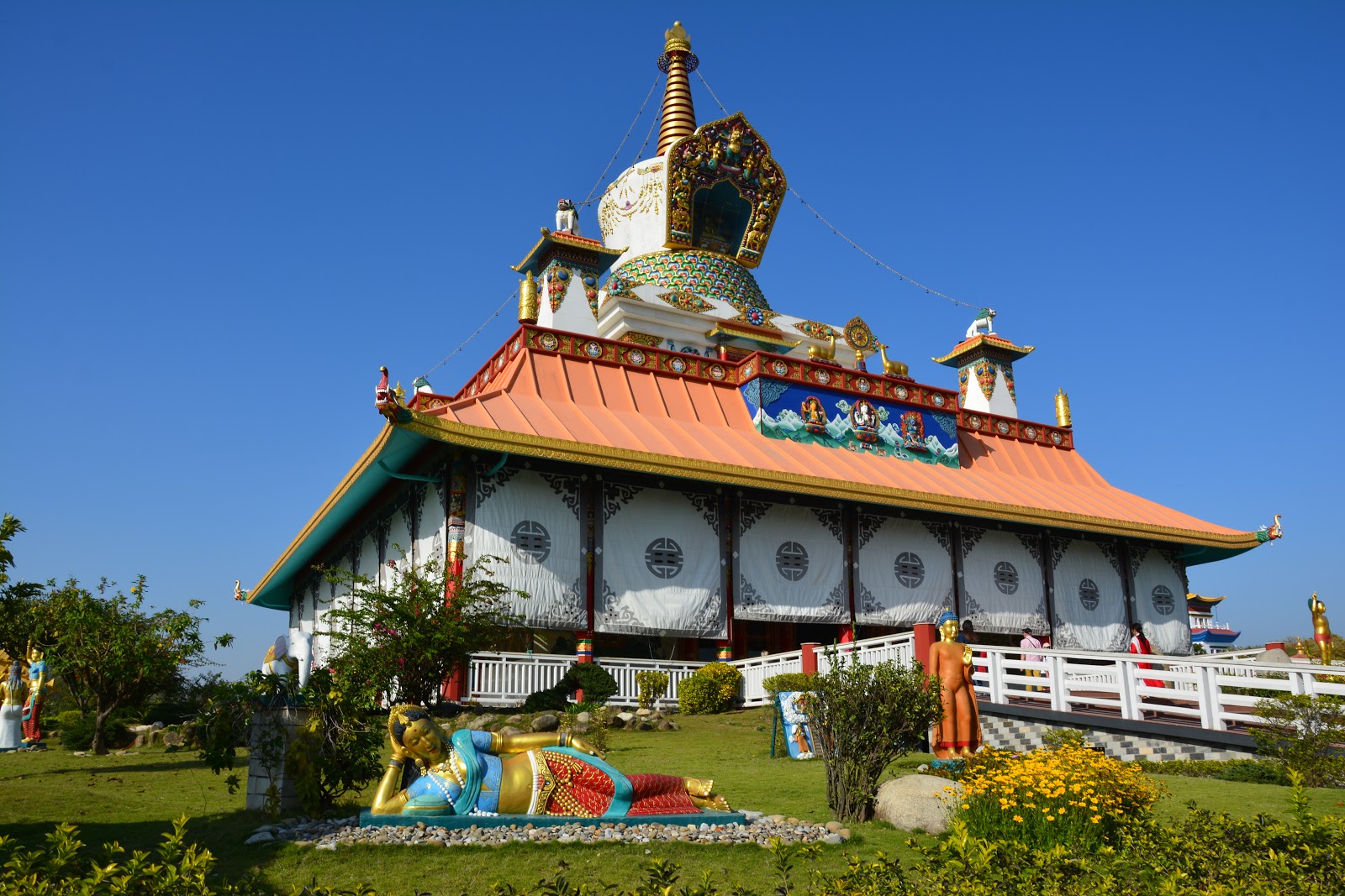 Парк лумбини в непале. Храмовый комплекс лумбини. Город буддистов. Город буддистов. Город буддистов.