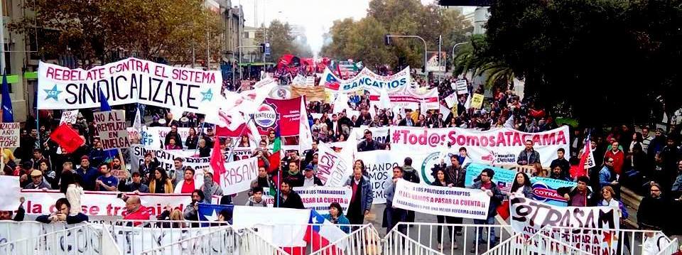 Marcha y Acto no oficialista (CIUS), del 1° de Mayo en Santiago.