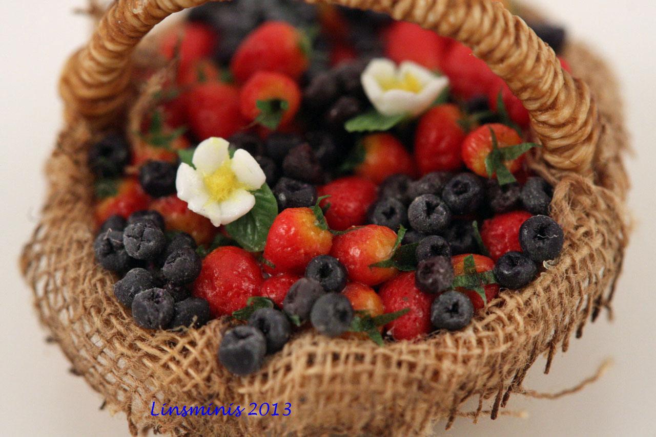 The Mini Food Blog "Red, White & Blue" Fruit Basket Linda Cummings