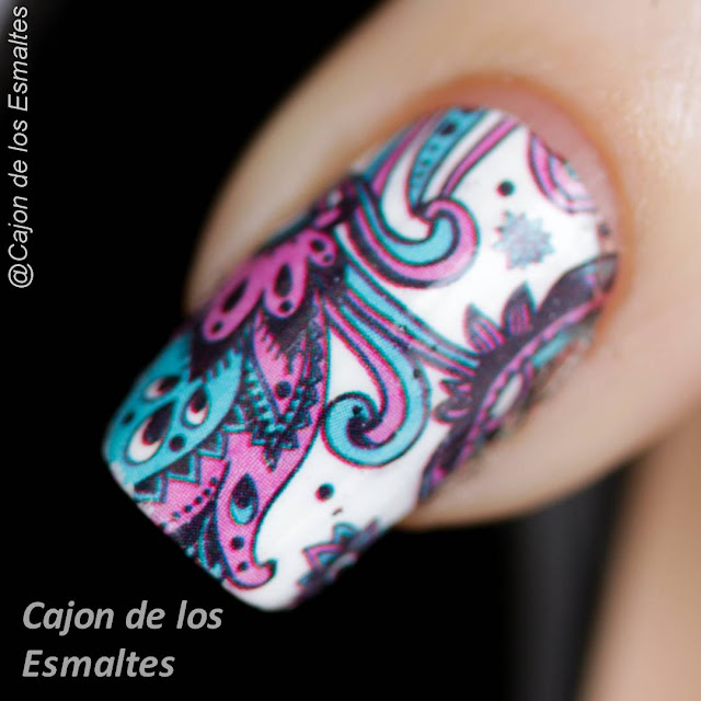 Tatuajes coloridos para uñas paisley Tatuajes coloridos para uñas paisley