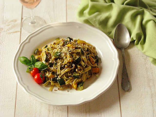 Tagliatelles au pesto de courgettes rôties recette avec des courgettes