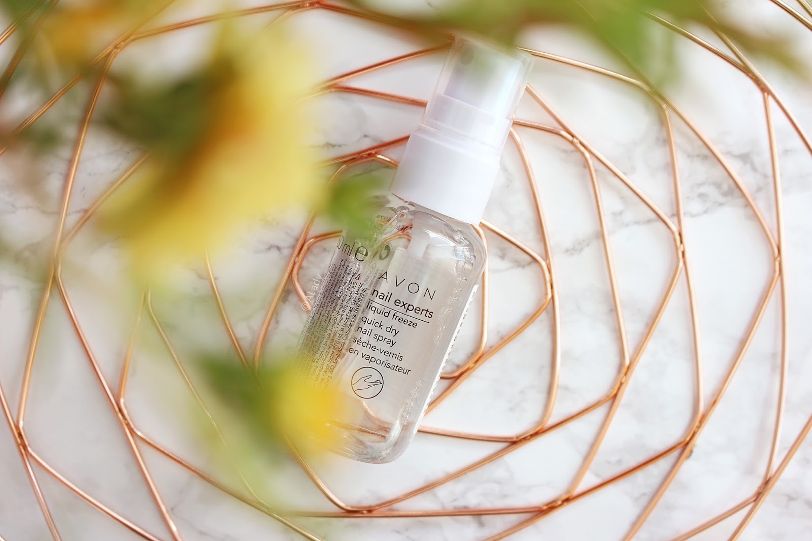 AVON nail expert Liquid Freeze sprej za brzo sušenje laka A Lady