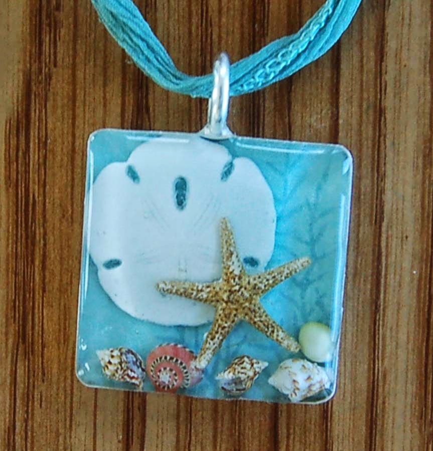 Lynn's Craft Blog: Sand Dollar Necklace with Gift Box
