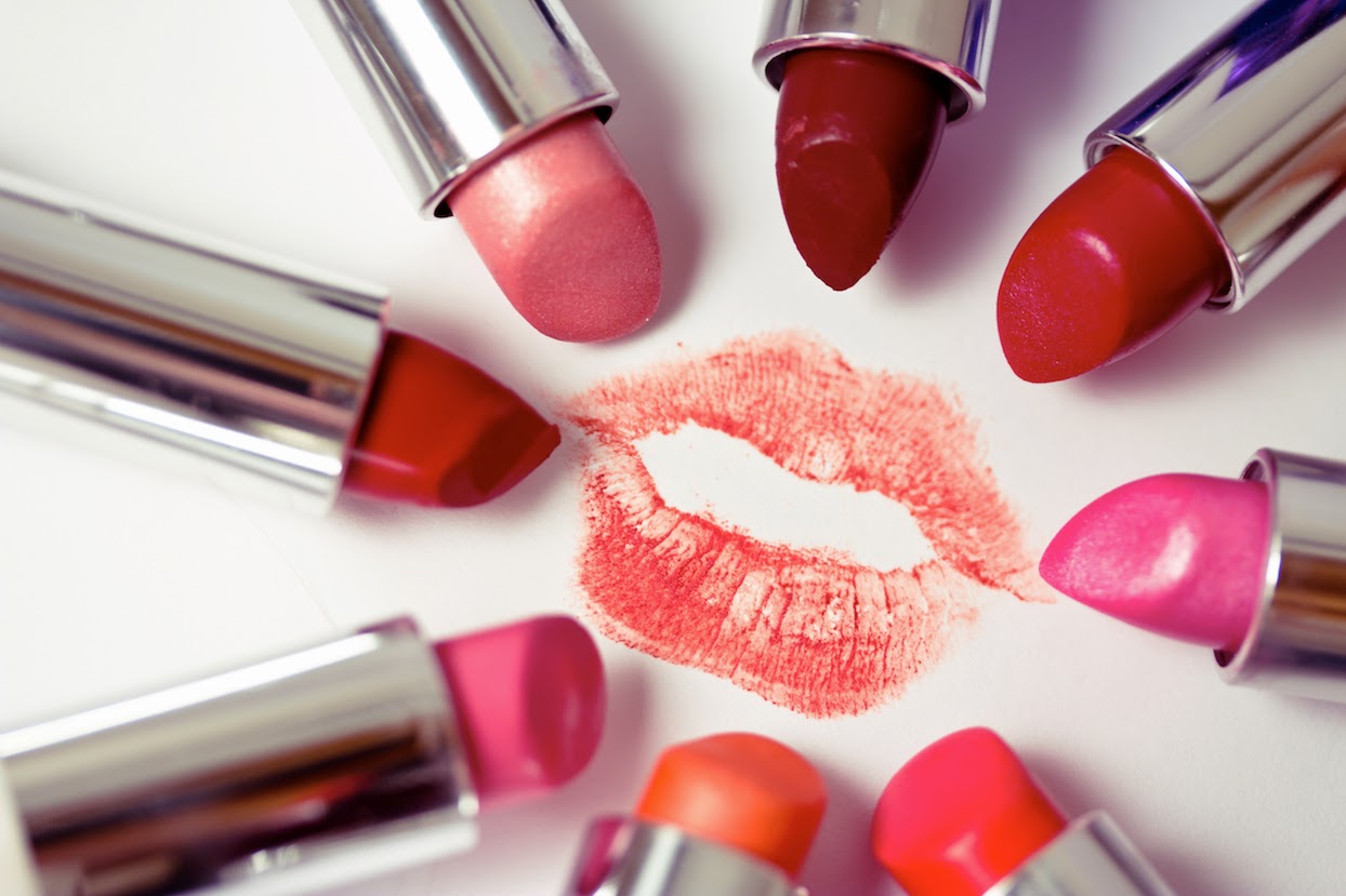 4 Warna Lipstik Untuk Bibir Hitam Dan Tebal Ayeeycom