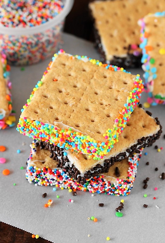 Frosting Grahamwiches {aka How to Enjoy Leftover Frosting other