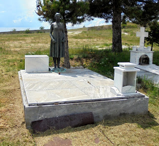 το ταφικό μνημείο του Χριστόδουλου Γαλάνου στη Βλάστη