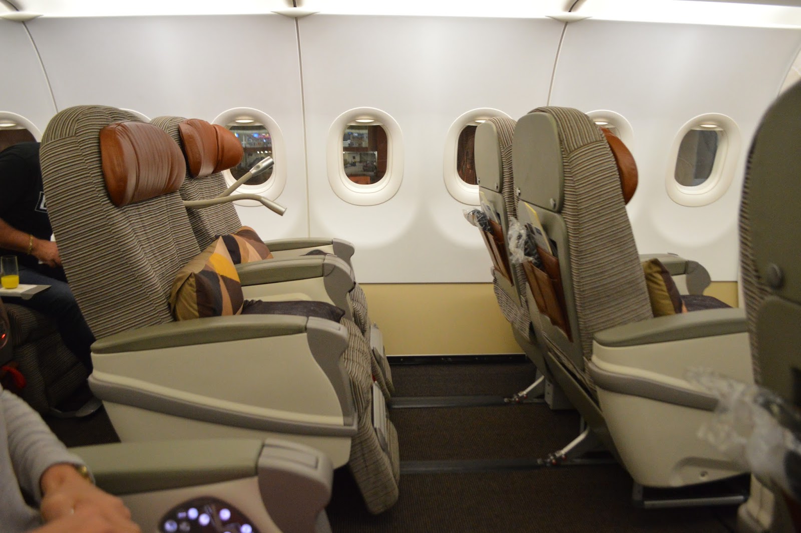 Etihad Airbus A320 Business Class : Colombo to Abu Dhabi EY265