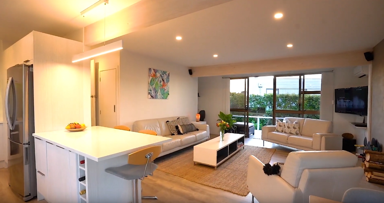 9 Photos vs. 29 Matapana Road, Palm Beach, Auckland Home Interior Design Tour