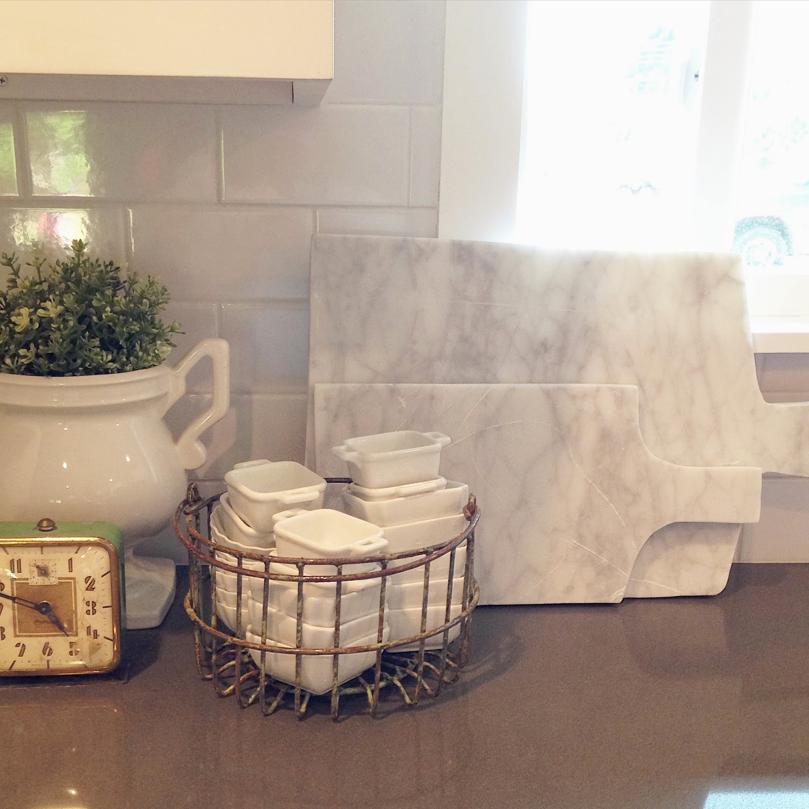 Grand Design DIY marble cutting boards and cake plates