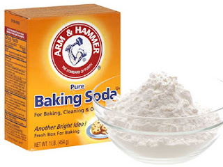 Baking soda Baking soda atau soda kue dapat memutihkan gigi