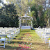 Pasillo y mesa colocados para una ceremonia
