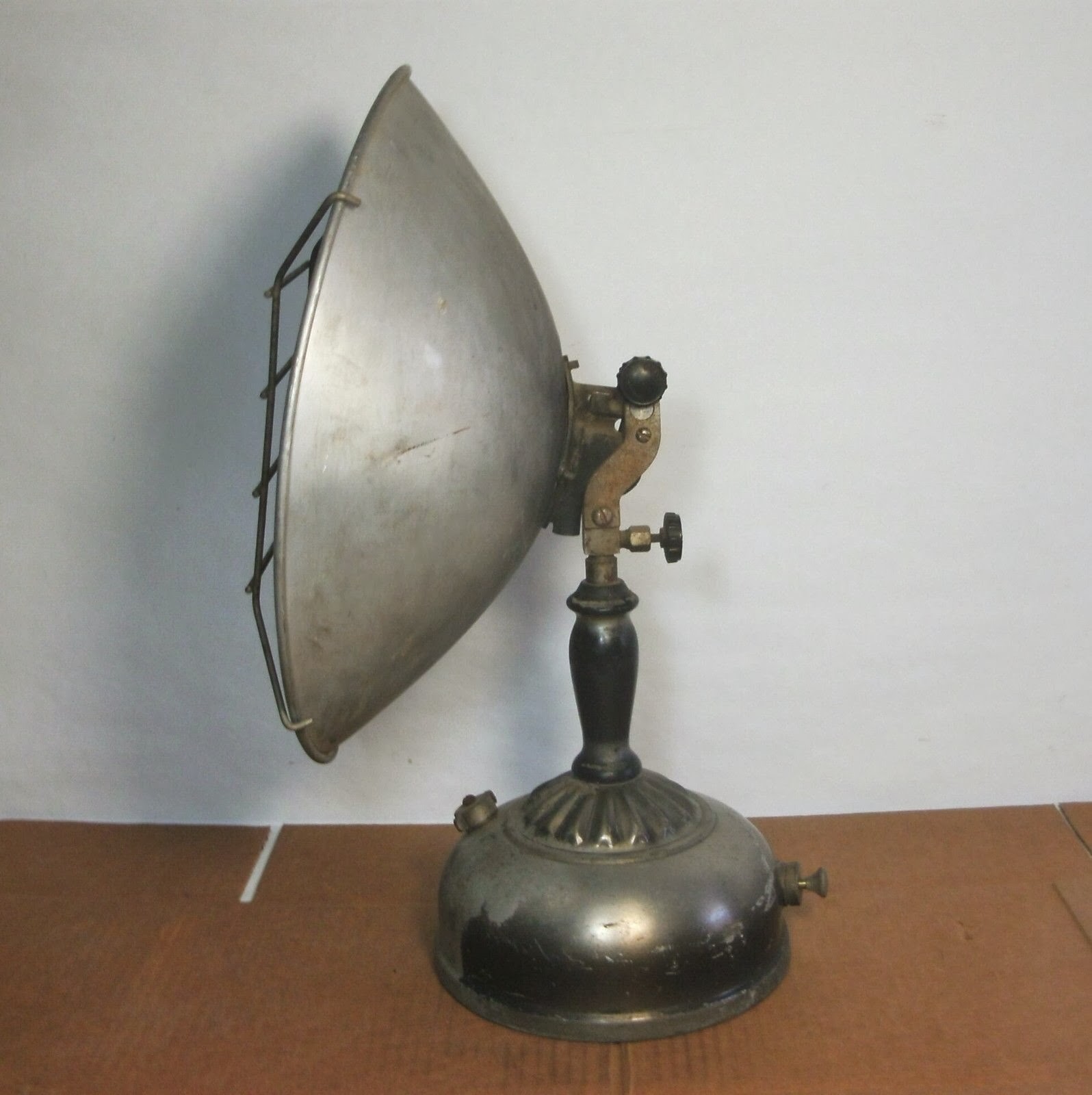 HARDWARE dl Vtg Coleman HOT RAY Radiant Heater Model 480 w/Grill Quick Lite Gas Pressure