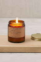 https://www.urbanoutfitters.com/fr-fr/shop/pf-candle-co-golden-coast-travel-jar-candle?category=gifts-for-her&color=020