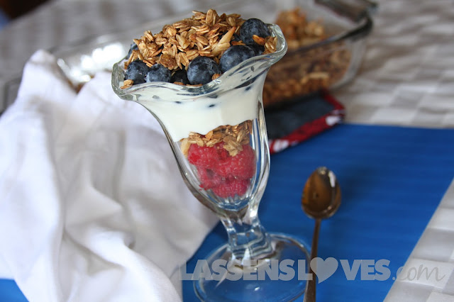 healthy+granola, patriotic+food, 4th+of+July, yogurt+parfait, homemade+granola