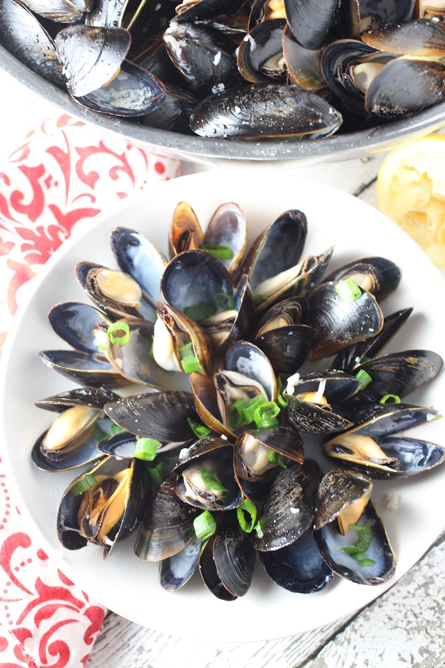 Lemon Garlic Steamed Mussels Mama Loves Food