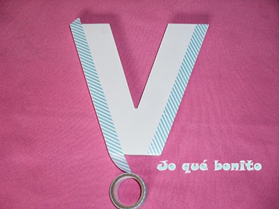 Letra V decorada con washi tape
