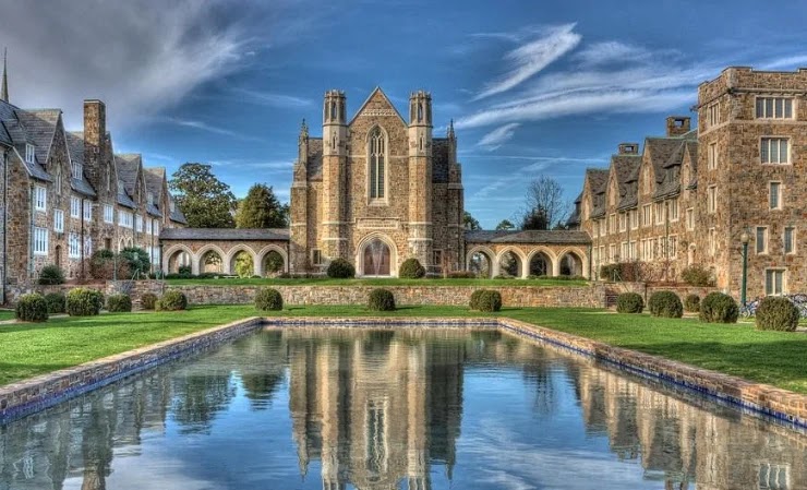 Berry Collage Universitas Terkeren