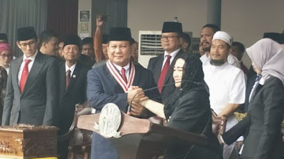 Prabowo Subianto Terima “The Star of Soekarno” Didampingi Titik Soeharto