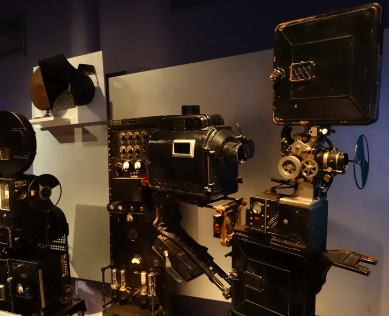 Ya T'il Des Camera Dans Les Salle De Cinema Après New York... Thomas croque la grosse pomme à Montréal: Le Musée du