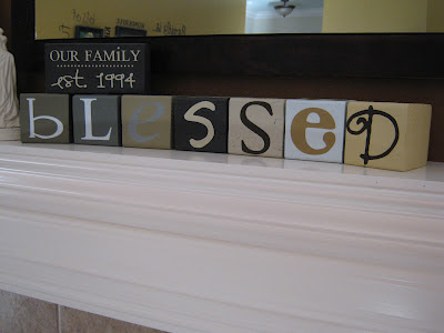 Wood Blocks Craft! This tutorial shows you how you can make so many words using only 7 blocks! { lilluna.com }