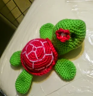 http://novedadesjenpoali.blogspot.com.es/2014/11/patron-de-tortugas-amigurumi.html