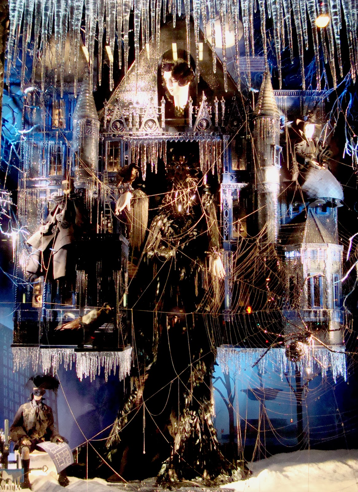 ART & INSPIRATION New York City's Annual Christmas Window Display