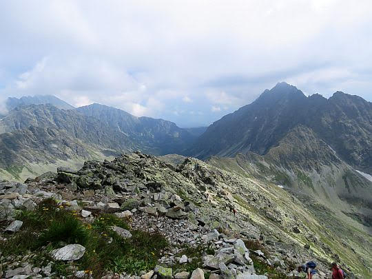 Grzbiet tzw. głównej grani odnogi Krywania (słow. Hlavná os hrebeňa Kriváňa). Grzbiet tzw. głównej grani odnogi Krywania (słow. Hlavná os hrebeňa Kriváňa).