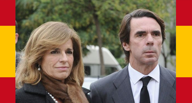 Aznar acude a la procesión de la Virgen que porta el fajín de Franco