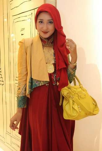 Inspirasi Desain Busana Muslim Dian Pelangi 2015 Inspirasi Desain Busana Muslim Dian Pelangi 2015