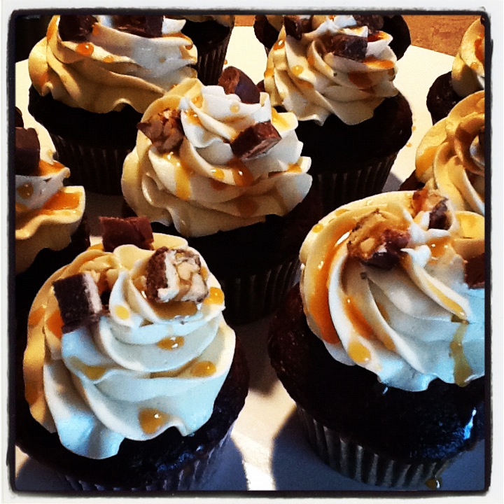 The Pastry Diva: Snickers Cupcakes