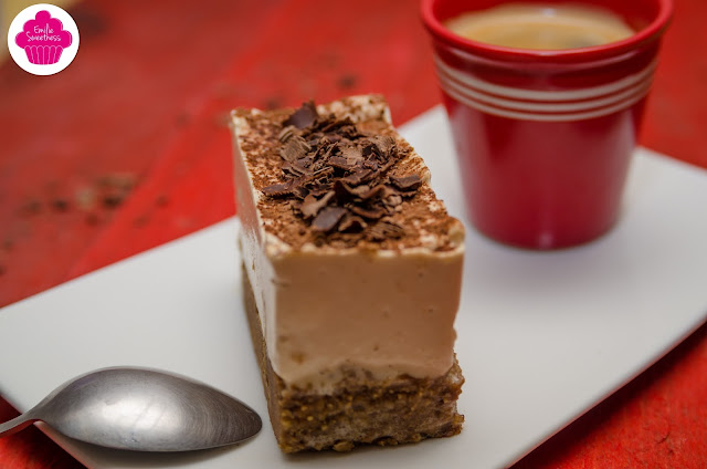 Entremet façon tiramisu - mousse au café sur base croquante chocolatée