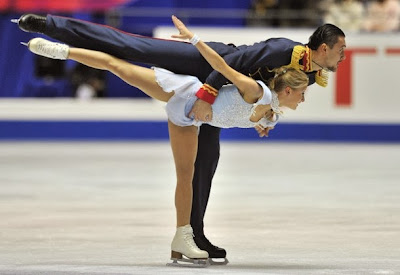 Tatiana Volosozhar og Maxim Trankov (RUS) udfører det korte program ved NHK Trophy 2013