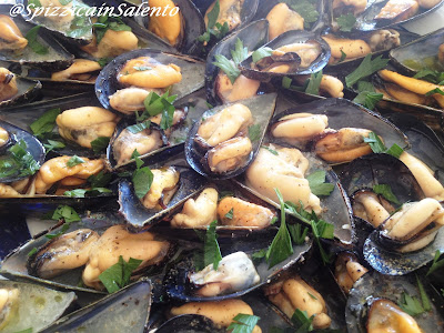 cozze aperte all'ampa (alla fiamma)