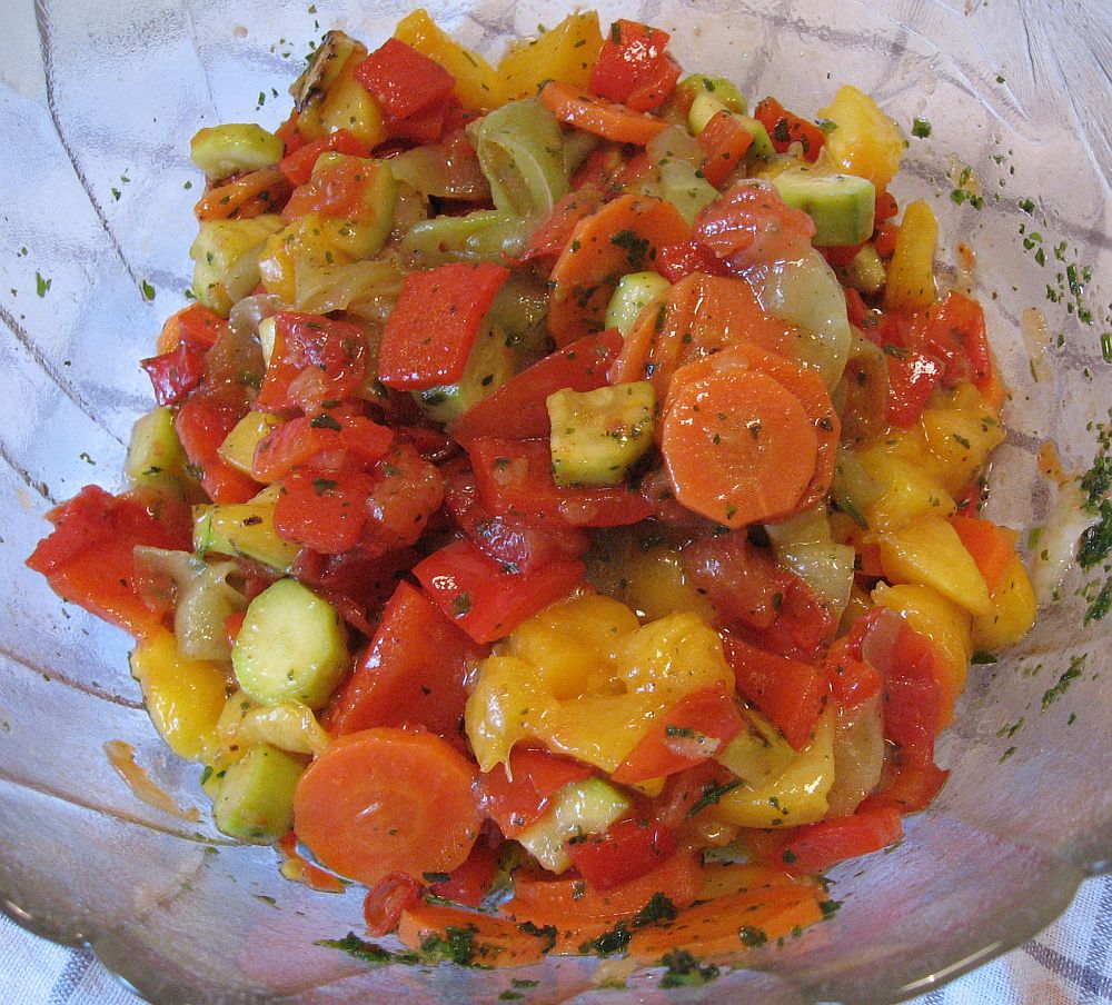Kate, Küche und mehr...: "Koch bunt"... Lauwarmer Gemüsesalat Kate, Küche und mehr...: "Koch bunt"... Lauwarmer Gemüsesalat