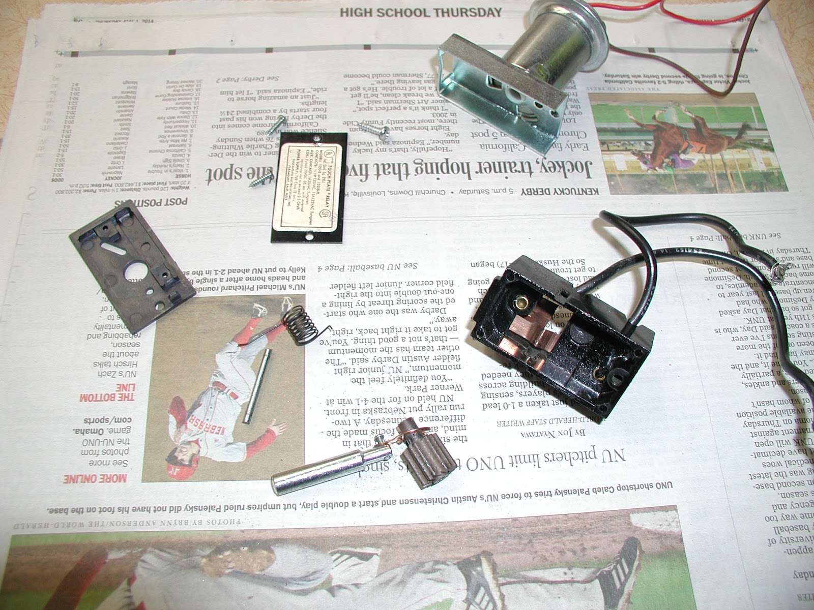 Wally&Sue: Touch-Plate wiring system