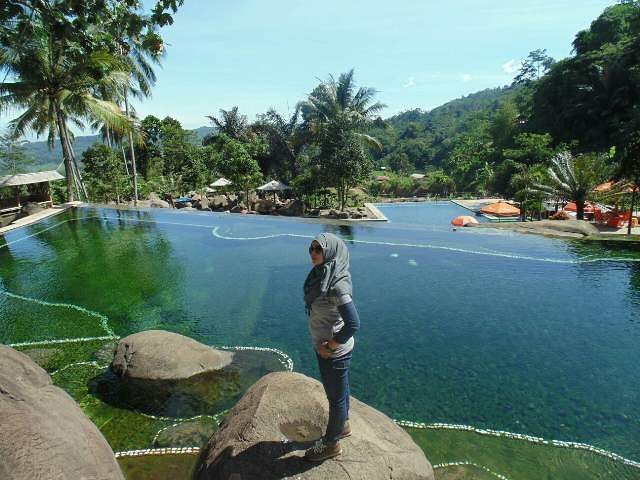Lokasi Dan Tiket Masuk Taman Batu Cijanun Purwakarta, Kolam Air Yang