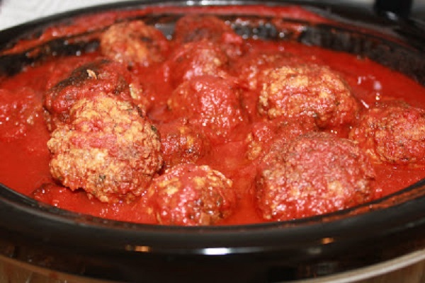 this is a homemade thick tomato Italian sauce with sausage and meatballs with pork spare ribs