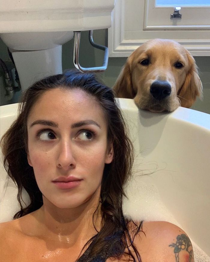 30 Adorable Pictures Depict The Loving Relationship Between A Woman And Her Dogs 30 Adorable Pictures Depict The Loving Relationship Between A Woman And Her Dogs