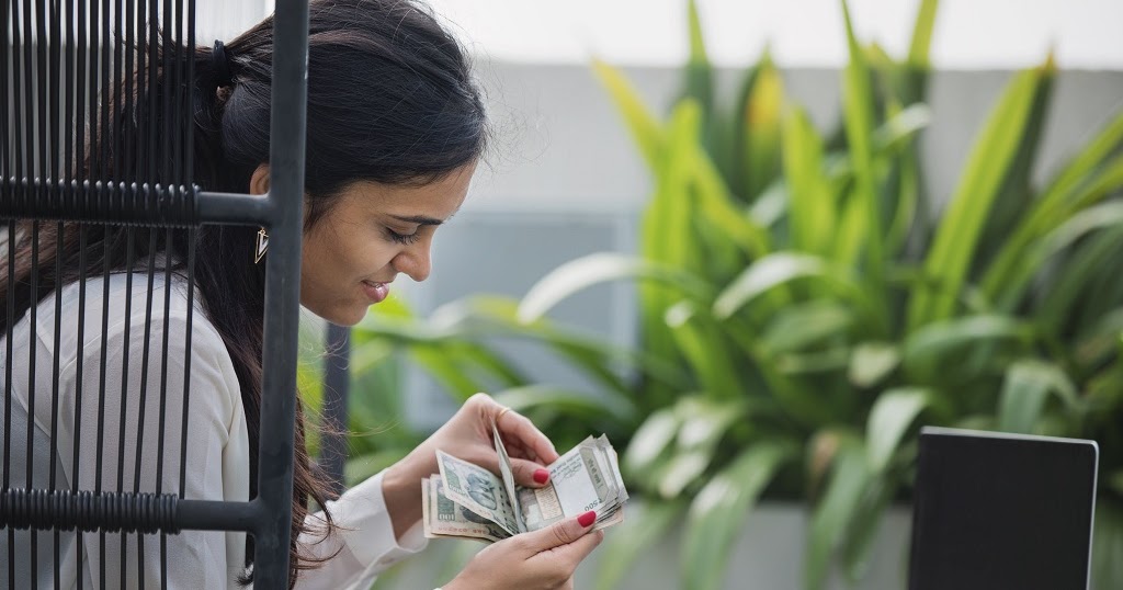 "Throw good money after bad" nghĩa là gì?