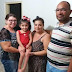 Menina de 4 anos com doença rara e moradora de Santo André diz que vai vender os cabelos para comprar uma cadeira de rodas; vídeo