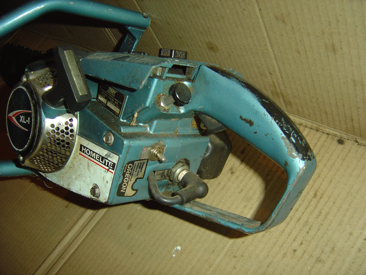 VINTAGE CHAINSAW COLLECTION: HOMELITE GROUP OF SAWS.