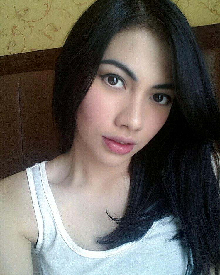 Biodata Lengkap Kezia Karamoy Adik Angel Karamoy dan Agam